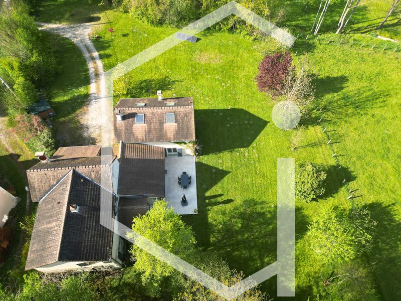 Maison - 240 m² - 9 pièces