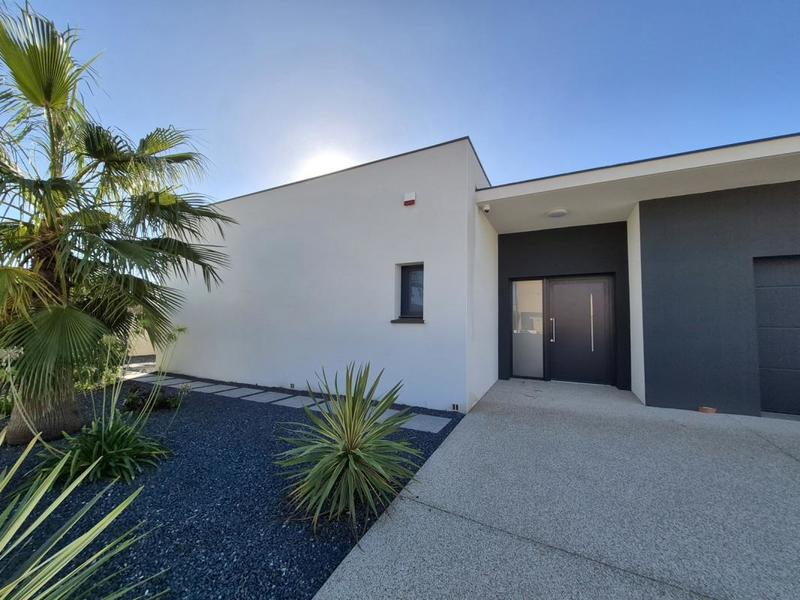 Maison - 232 m² - 6 pièces