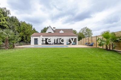 Maison - 330 m² - 9 pièces