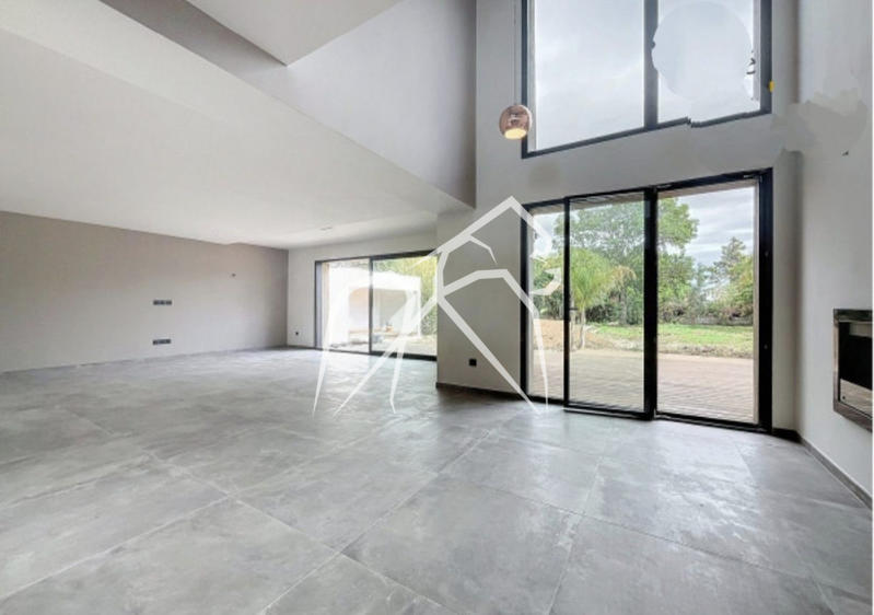 Maison contemporaine - 217 m² - 7 pièces