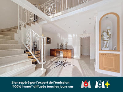 Maison - 245 m² - 9 pièces