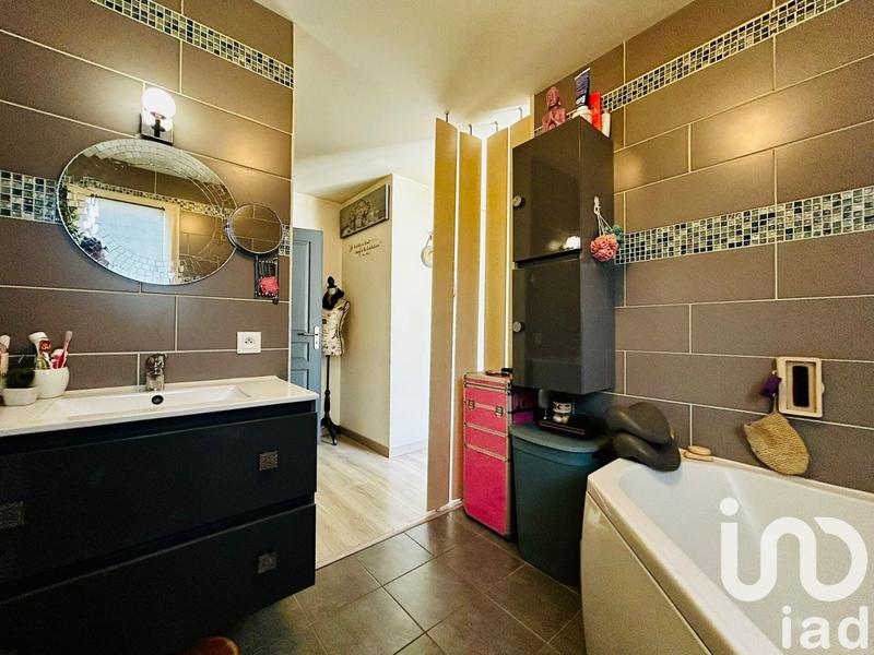 Maison - 93 m² - 5 pièces