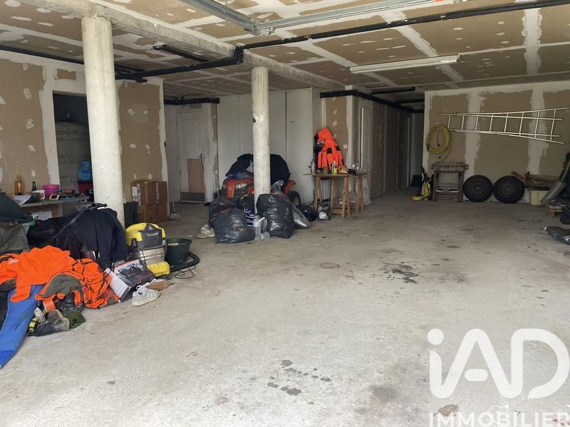 Maison - 235 m² - 8 pièces