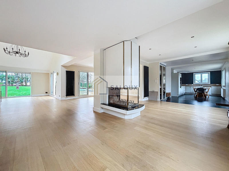 Maison - 267 m² - 8 pièces