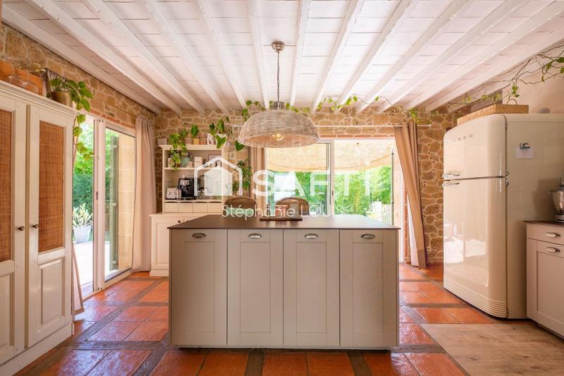 Maison - 220 m² - 8 pièces