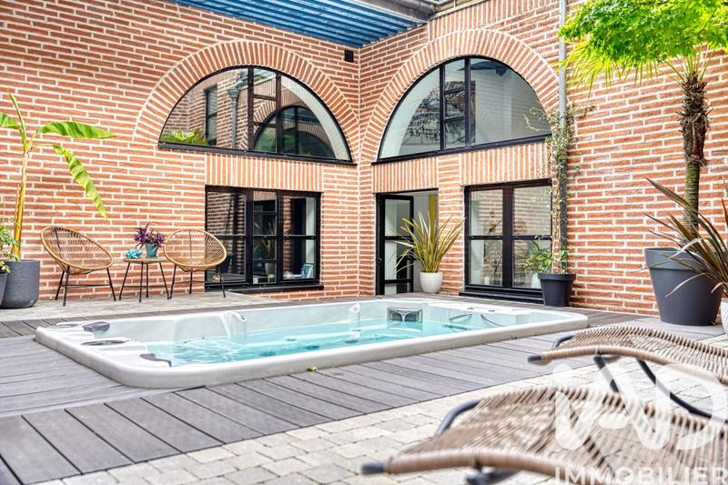 Maison - 350 m² - 10 pièces