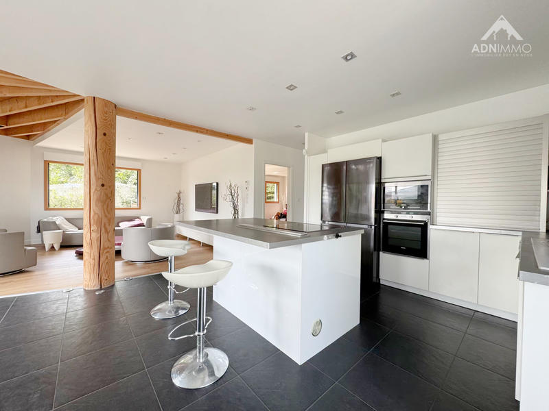 Maison - 230 m² - 5 pièces