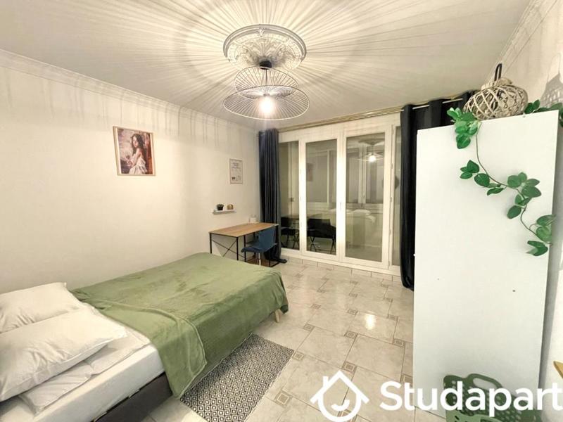 Chambre - 14 m² - 1 pièce