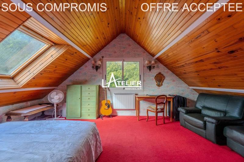 Maison - 230 m² - 8 pièces