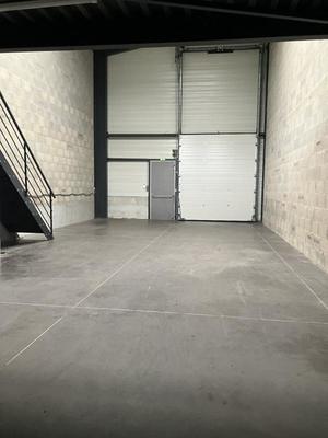 Entrepôt - 151 m² - 1 pièce