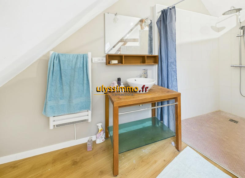 Maison traditionnelle - 201 m² - 8 pièces