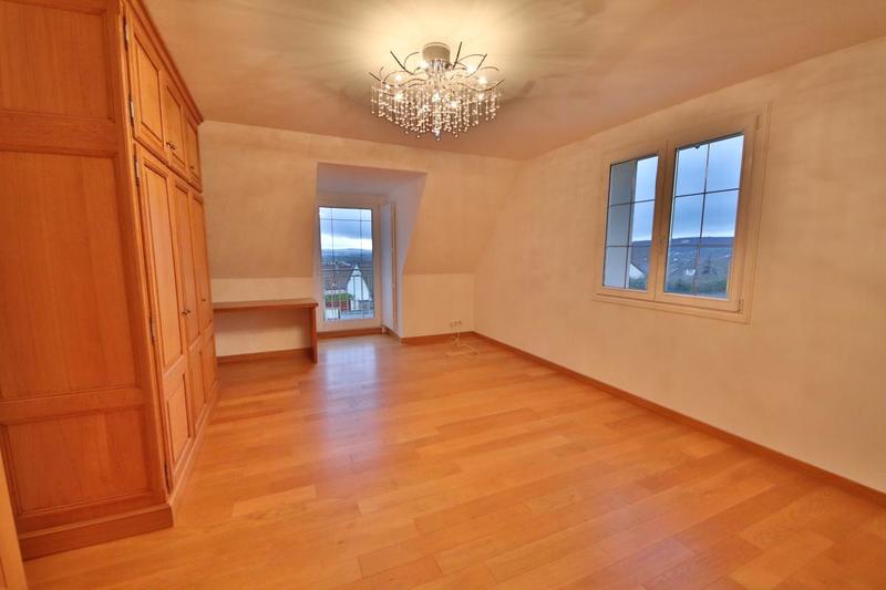 Maison - 211 m² - 10 pièces