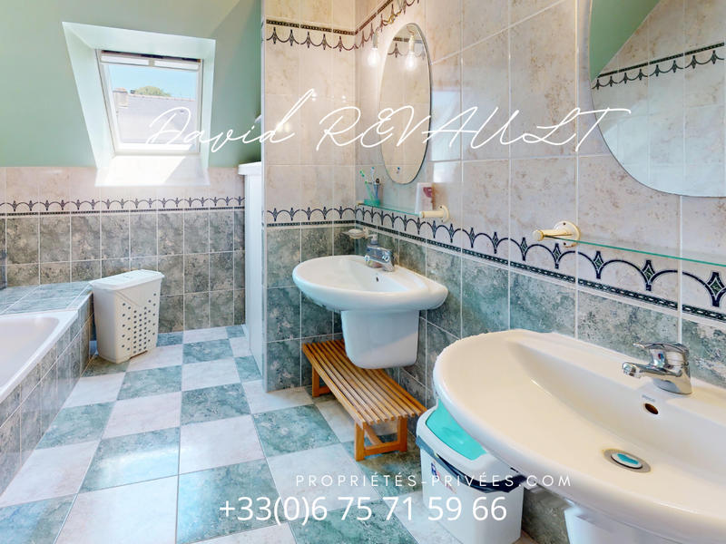 Maison - 210 m² - 8 pièces