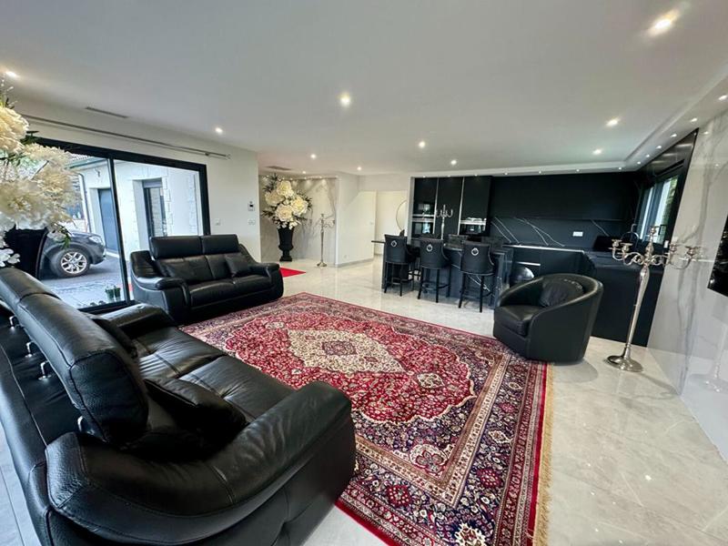 Maison - 140 m² - 6 pièces