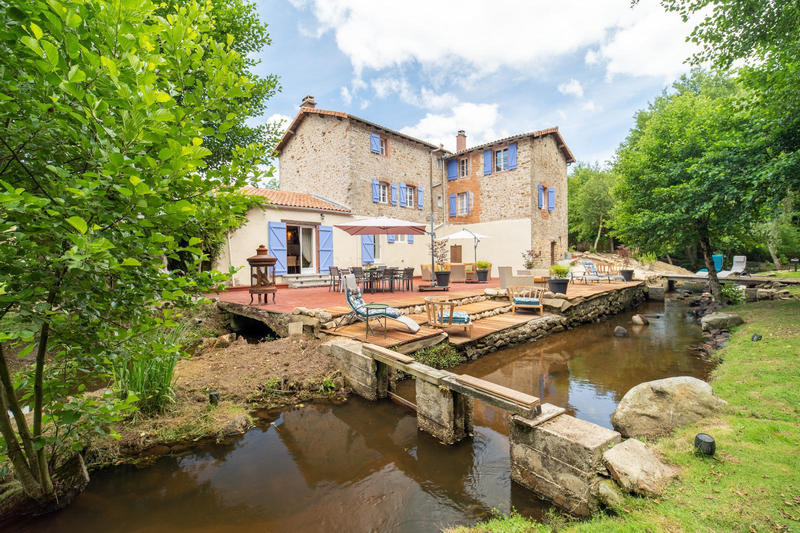 Moulin - 250 m² - 9 pièces