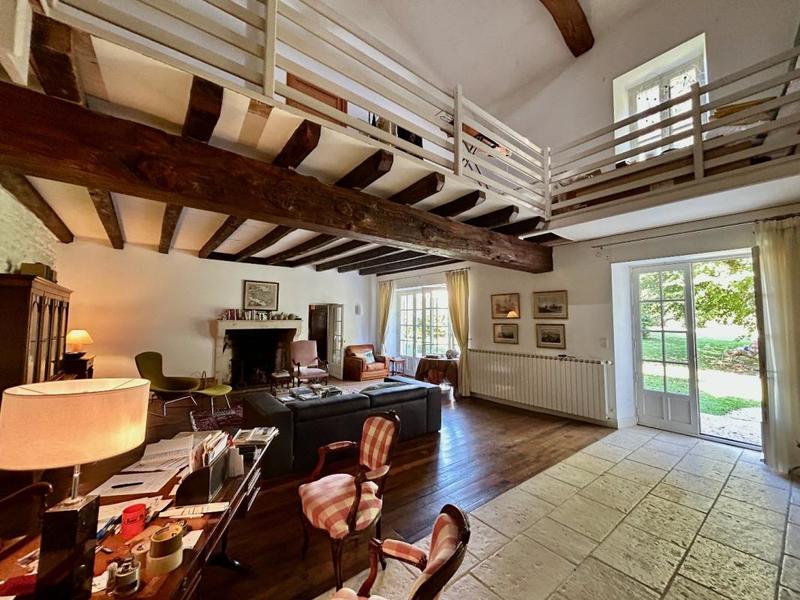 Maison - 335 m² - 10 pièces