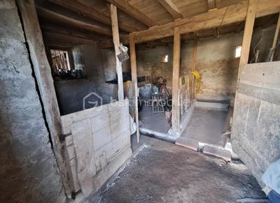 Grange - 150 m² - 2 pièces