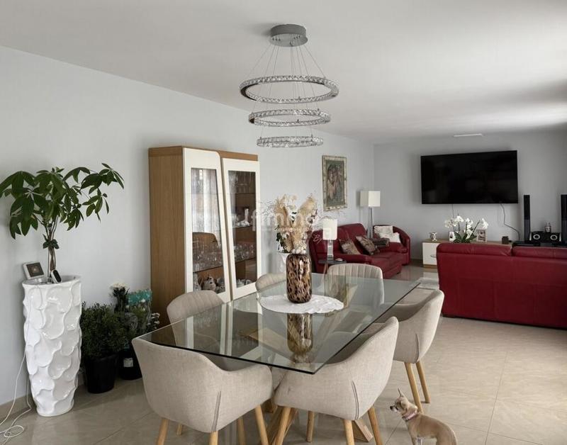 Maison - 177 m² - 8 pièces