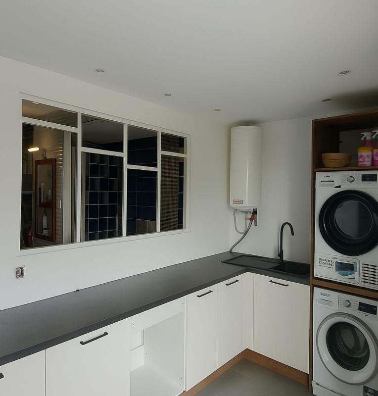 Maison - 215 m² - 6 pièces