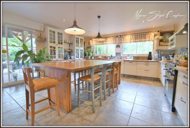 Propriété - 240 m² - 5 pièces