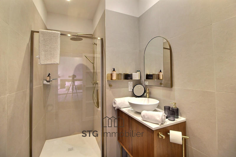 Maison - 185 m² - 5 pièces