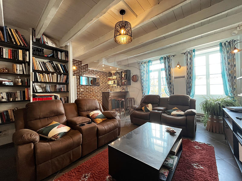 Demeure - 200 m² - 10 pièces