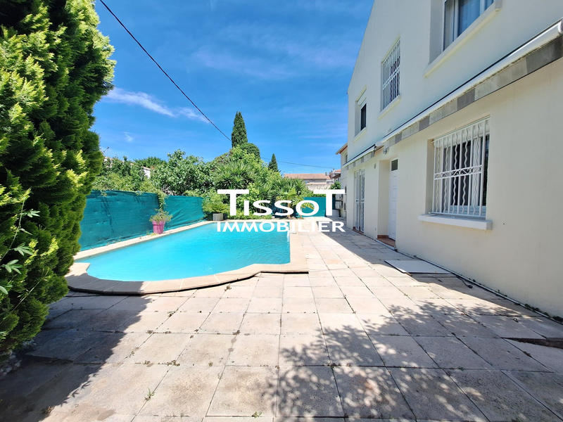 Villa - 300 m² - 10 pièces