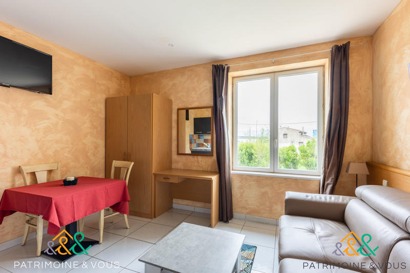 Local commercial - 1 175 m² - 28 pièces