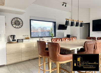 Maison - 270 m² - 9 pièces