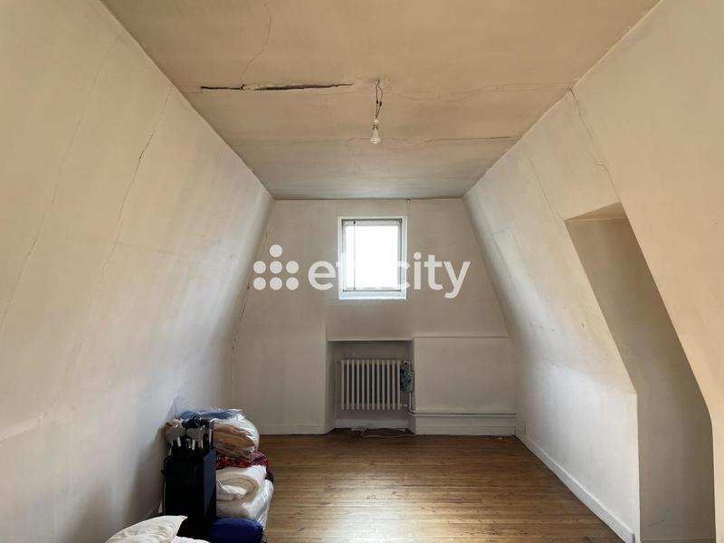 Maison - 392 m² - 10 pièces