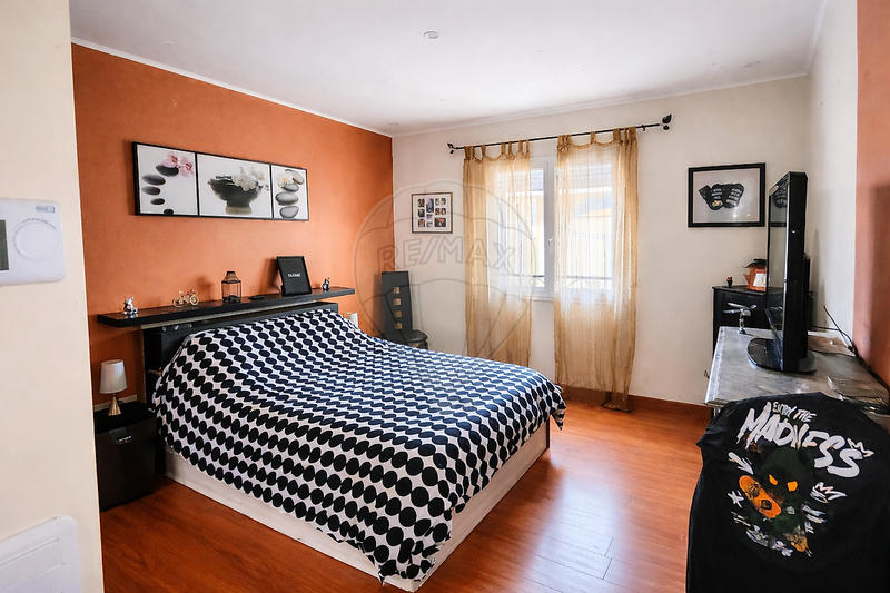 Maison - 220 m² - 7 pièces