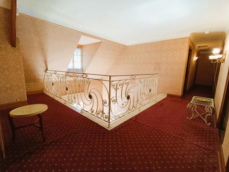 Maison - 265 m² - 8 pièces