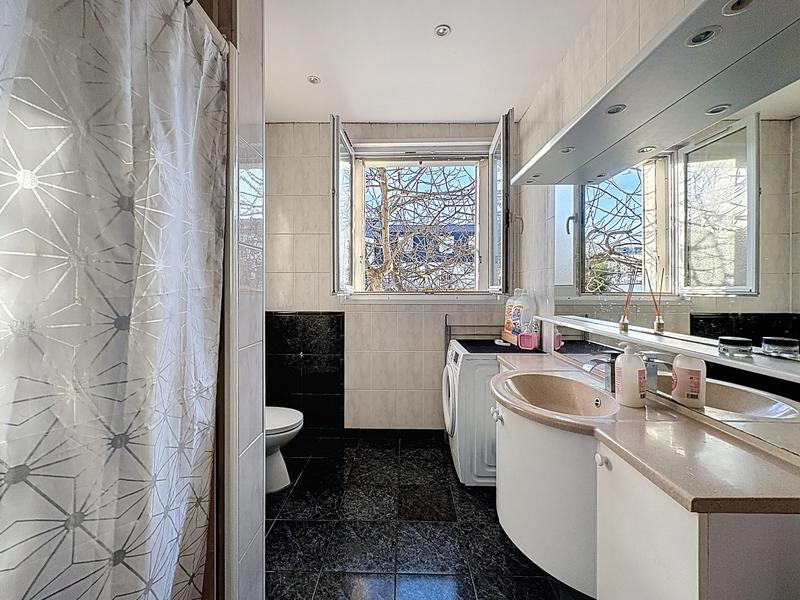 Maison - 220 m² - 7 pièces