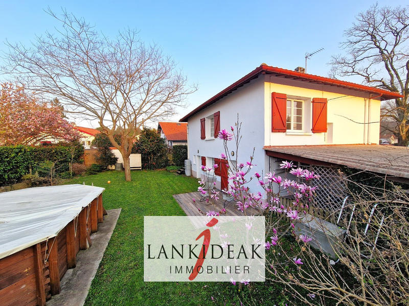 Maison - 121 m² - 7 pièces