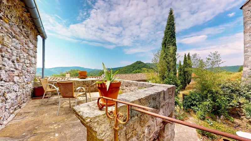 Propriété - 240 m² - 4 pièces