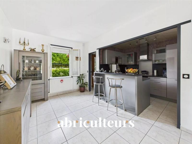 Maison - 95 m² - 5 pièces