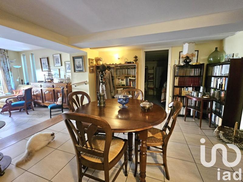 Maison - 220 m² - 8 pièces