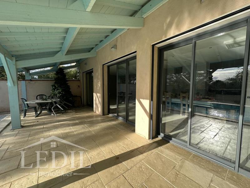 Propriété - 250 m² - 5 pièces