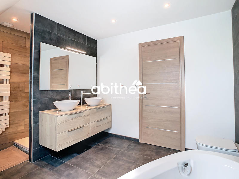 Maison - 137 m² - 6 pièces