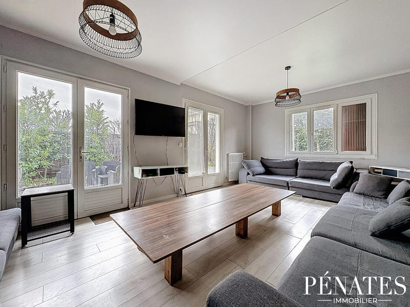 Maison - 203 m² - 10 pièces