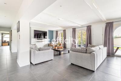 Maison - 298 m² - 7 pièces