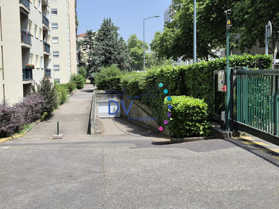 Parking / Garage - 11 m²