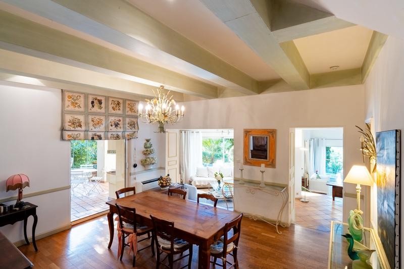 Maison - 234 m² - 7 pièces