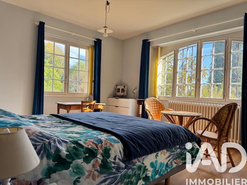 Maison - 250 m² - 8 pièces