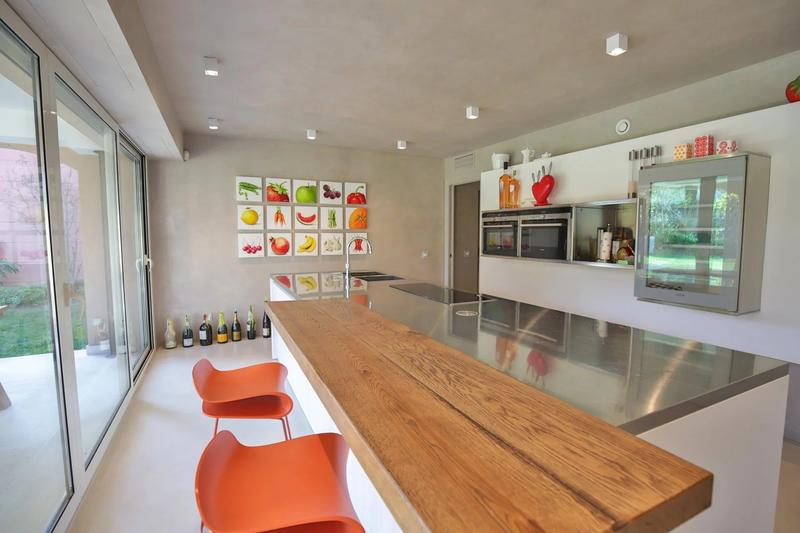 Maison - 240 m² - 8 pièces