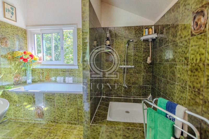 Maison - 232 m² - 8 pièces