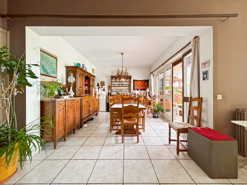 Maison - 270 m² - 9 pièces