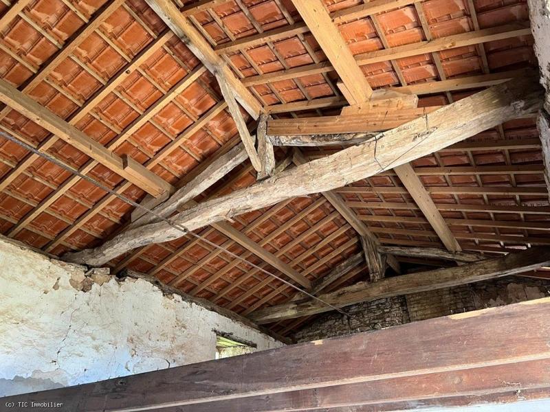 Maison en pierre - 1 859 m² - 4 pièces