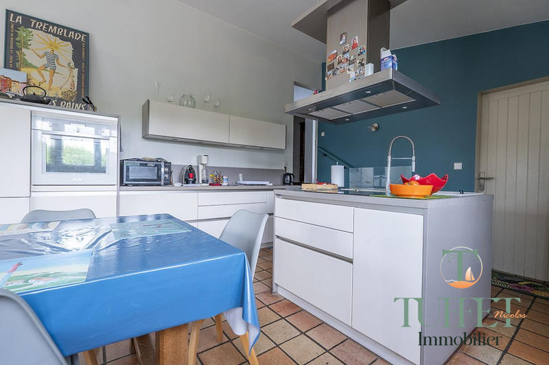 Maison - 220 m² - 9 pièces