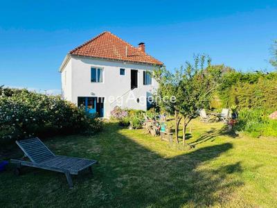 Maison traditionnelle - 122 m² - 7 pièces